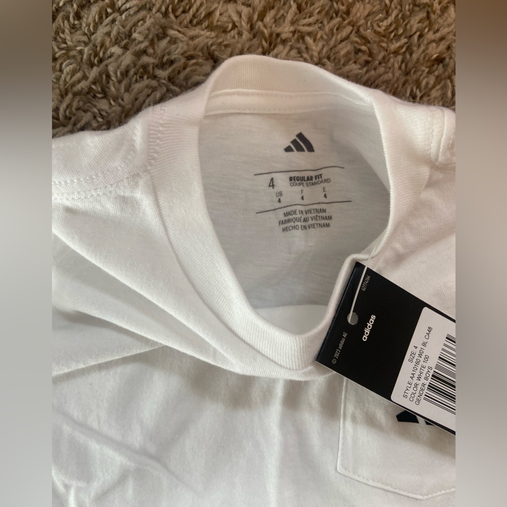 Adidas White T-Shirt and Red Shorts Set Size 4 Kids - Picture 5 of 8